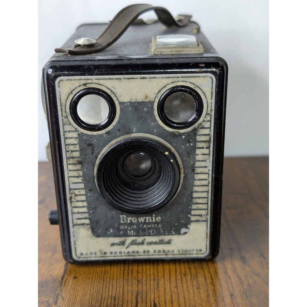 Kodak SIX-20 BROWNIE C FILM camera